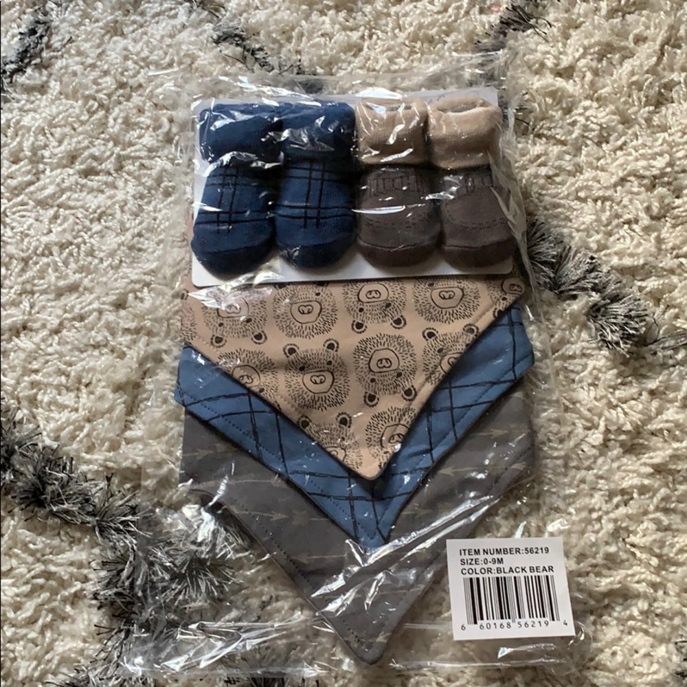 5 piece sock ans bib set